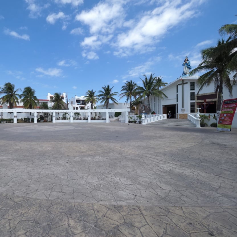 Iglesia and town square Isla Mujeres Centro